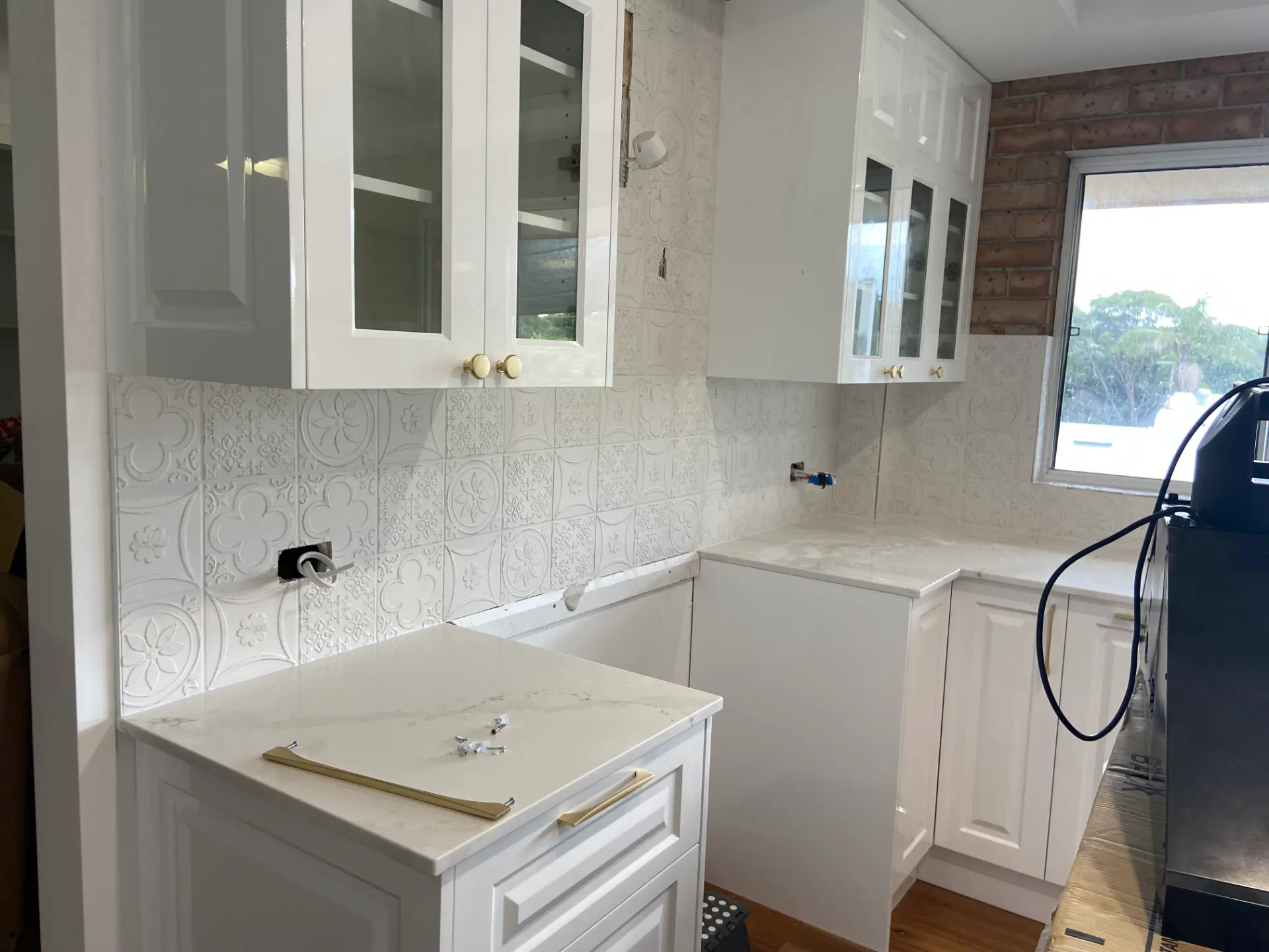 Kitchen splashback tiling project by Lay My Tiles in Coffs Harbour — photo 10