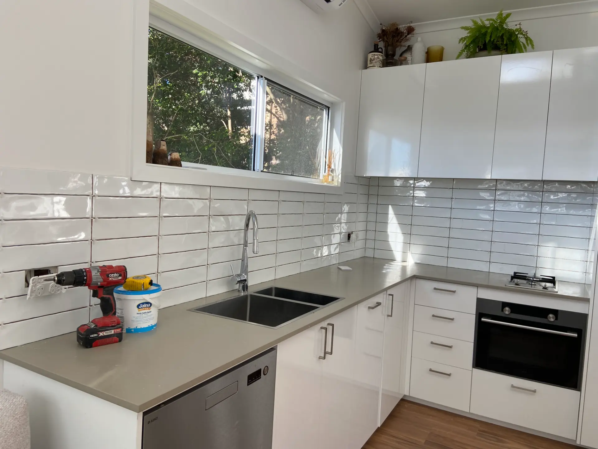 Kitchen splashback tiling project by Lay My Tiles in Coffs Harbour — photo 11