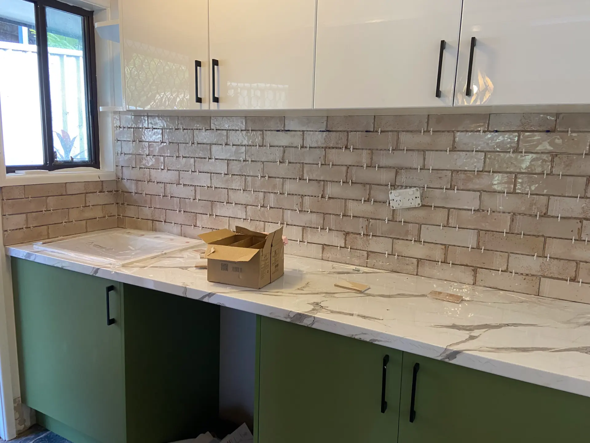 Kitchen splashback tiling project by Lay My Tiles in Coffs Harbour — photo 9