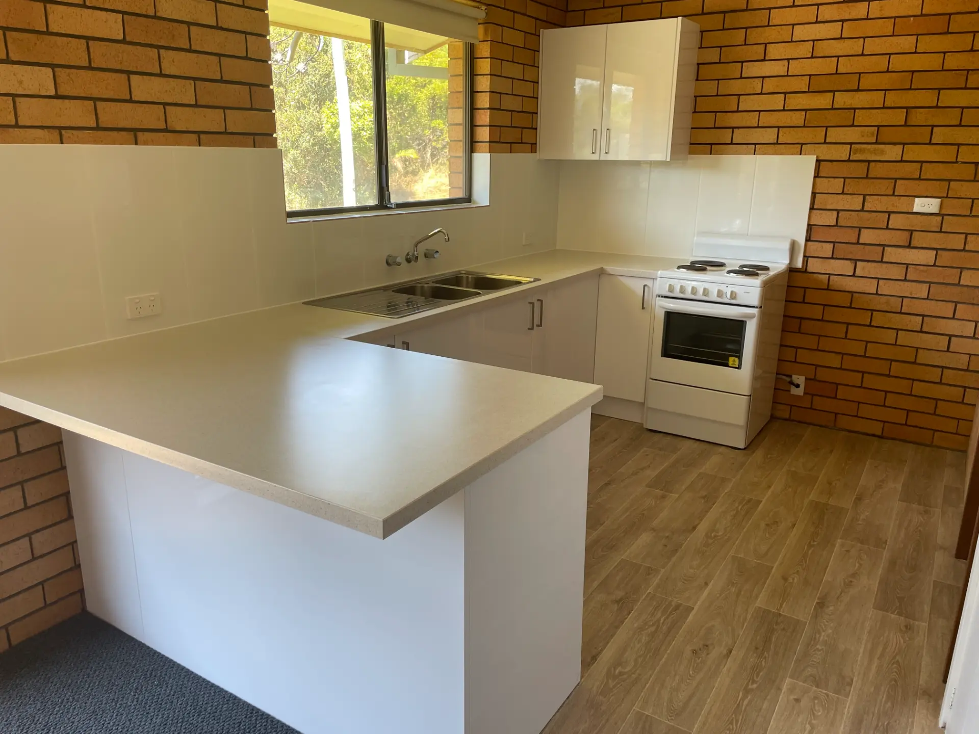 Kitchen splashback tiling project by Lay My Tiles in Coffs Harbour — photo 4