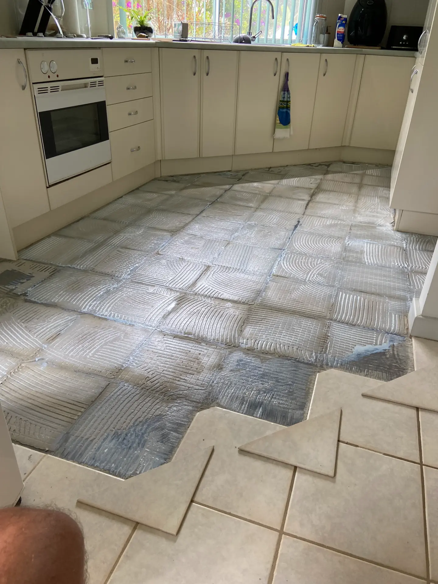 Existing kitchen splashback surface before a tile over tile installation